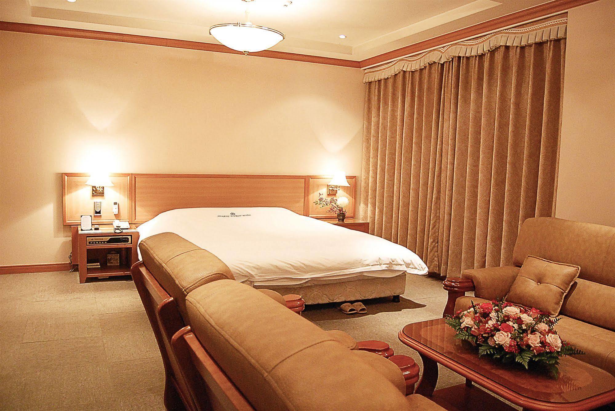 Arirang Tourist Hotel Changwon Buitenkant foto