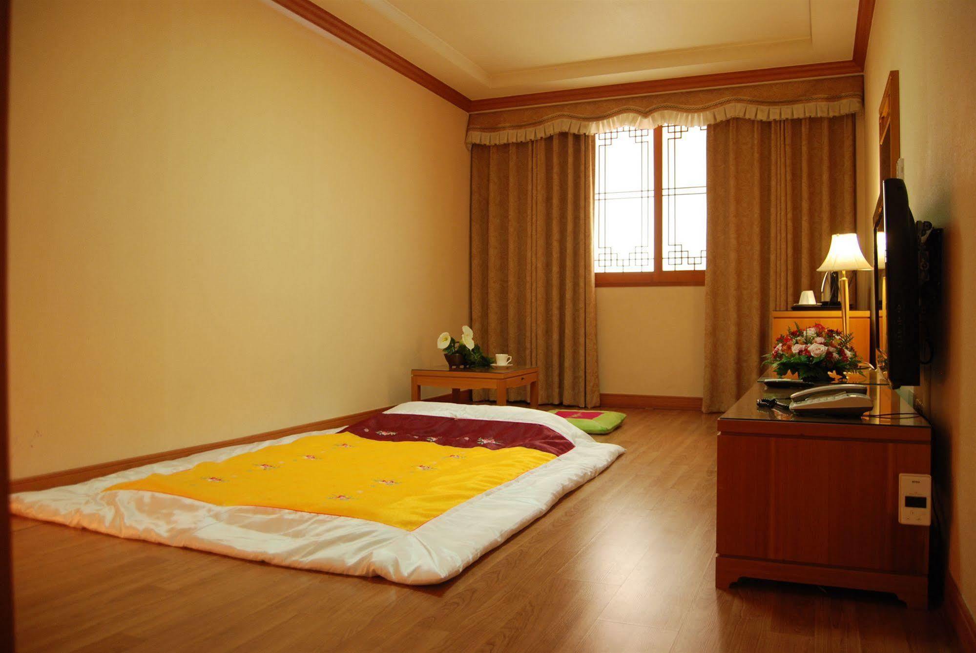 Arirang Tourist Hotel Changwon Buitenkant foto